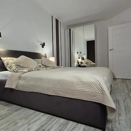 Garbary 100 White Apartment, Parking, Self Check-in 24h, Air-conditioning Апартаменты *