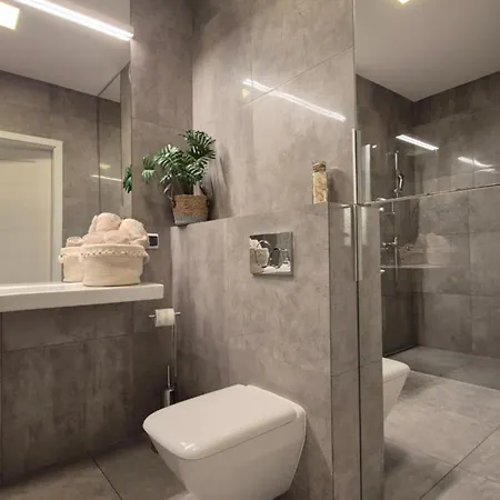 Garbary 100 White Apartment, Parking, Self Check-in 24h, Air-conditioning