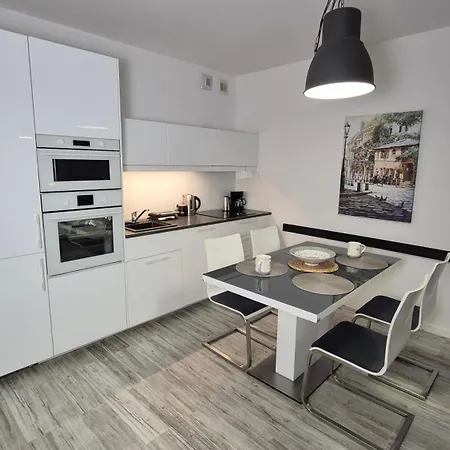 Apartment Garbary 100 White Apartment, Parking, Self Check-in 24h, Air-conditioning *