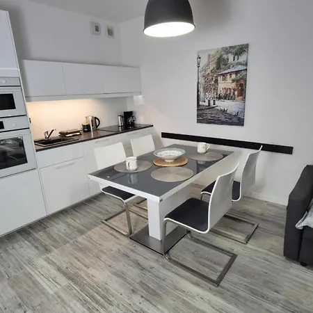 Garbary 100 White Apartment, Free Parking, Self Check-in 24h, Air-conditioning Poznań