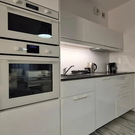 Apartment Garbary 100 White Apartment, Parking, Self Check-in 24h, Air-conditioning *