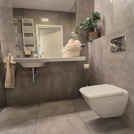 Garbary 100 White Apartment, Free Parking, Self Check-in 24h, Air-conditioning *