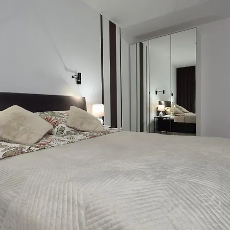 Garbary 100 White Apartment, Free Parking, Self Check-in 24h, Air-conditioning Познань