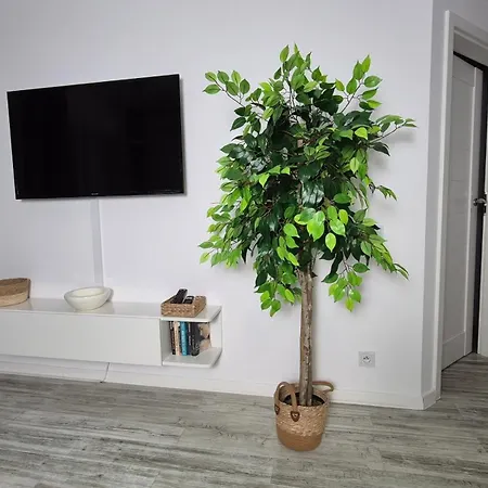 Garbary 100 White Apartment, Parking, Self Check-in 24h, Air-conditioning *