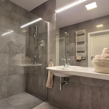 Garbary 100 White Apartment, Free Parking, Self Check-in 24h, Air-conditioning Apartamento