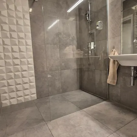 Apartment Garbary 100 White Apartment, Parking, Self Check-in 24h, Air-conditioning