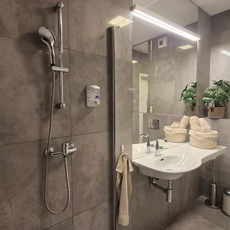 Apartment Garbary 100 White Apartment, Parking, Self Check-in 24h, Air-conditioning *