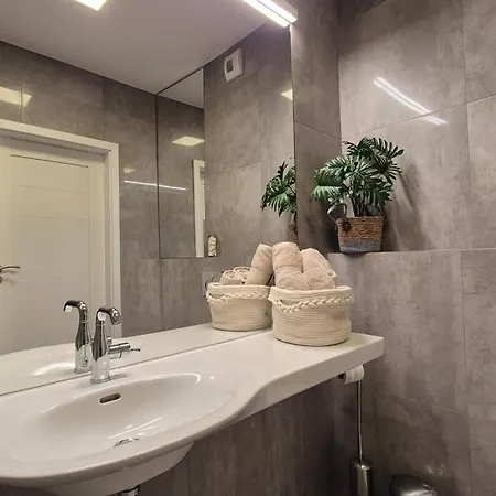 Garbary 100 White Apartment, Parking, Self Check-in 24h, Air-conditioning