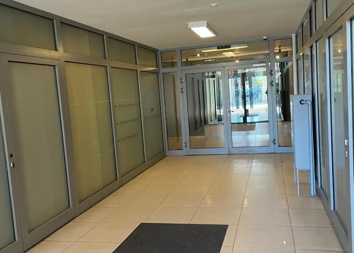 Garbary 100 White Apartment, Free Parking, Self Check-in 24h, Air-conditioning * Poznan