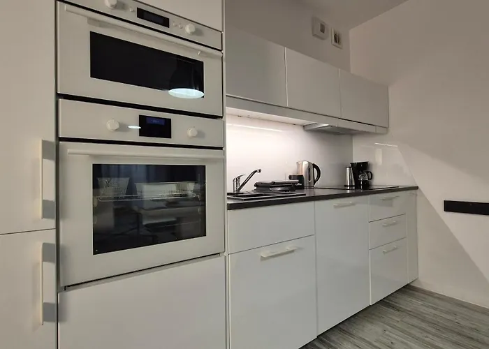 Apartment Garbary 100 White Apartment, Free Parking, Self Check-in 24h, Air-conditioning *