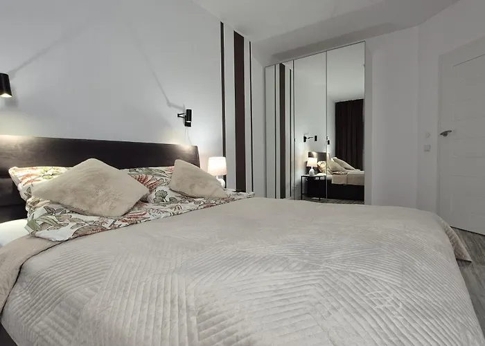 Garbary 100 White Apartment, Free Parking, Self Check-in 24h, Air-conditioning Posen