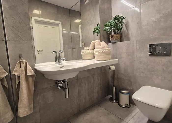 Garbary 100 White Apartment, Free Parking, Self Check-in 24h, Air-conditioning * ポズナン